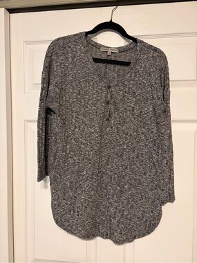 Absolutely Famous Women’s XL Gray Ribbed Henley Tunic Top Long Sleeve